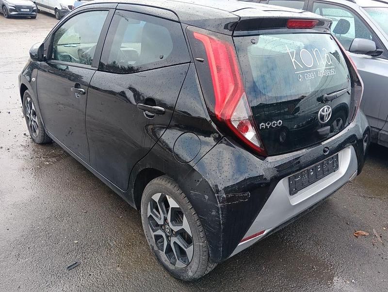 Gebraucht Toyota Aygo Team 72 PS (52 kW) 2019 Schwarz Kleinwagen