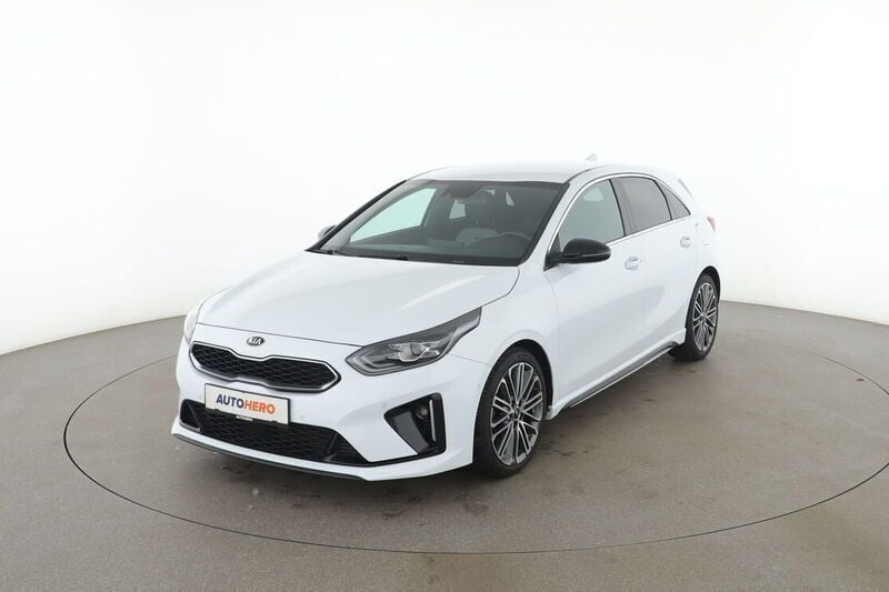 Weiß Gebraucht 2020 Kia Ceed GT GT-Line Limousine | 20.990 € (Etwas zu teuer) - Bild 1/4