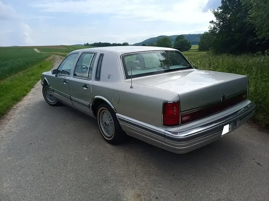Gebraucht Lincoln Town Car 150 PS (110 kW) 1990 Silber Limousine