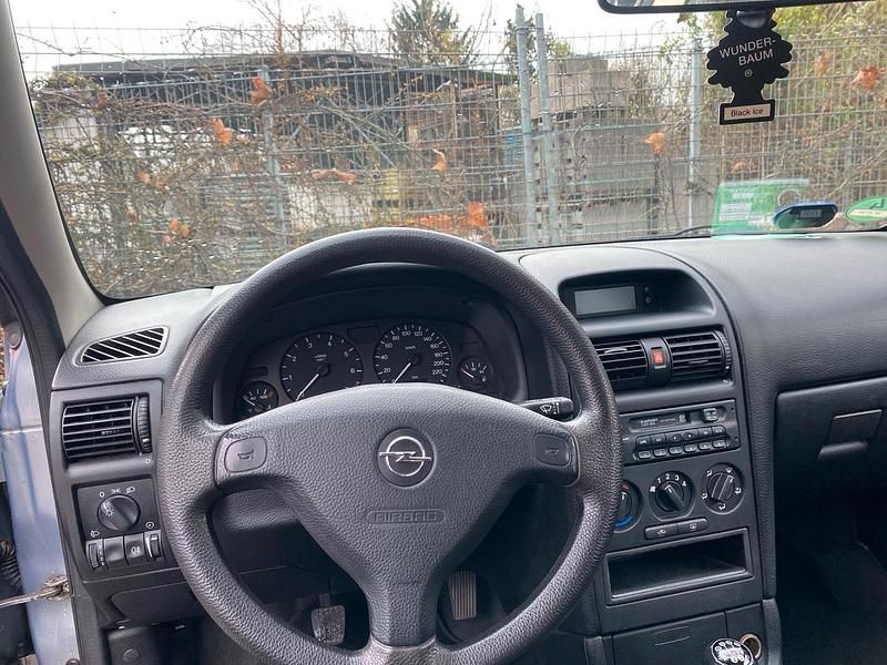 Gebraucht Opel Astra 86 PS (63 kW) 2001 Silber Limousine