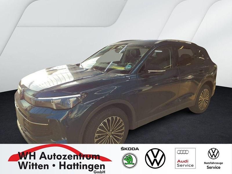 Nightshade blue metallic Gebraucht 2025 VW Tiguan Goal SUV | 36.670 € (Superpreis) - Bild 1/3