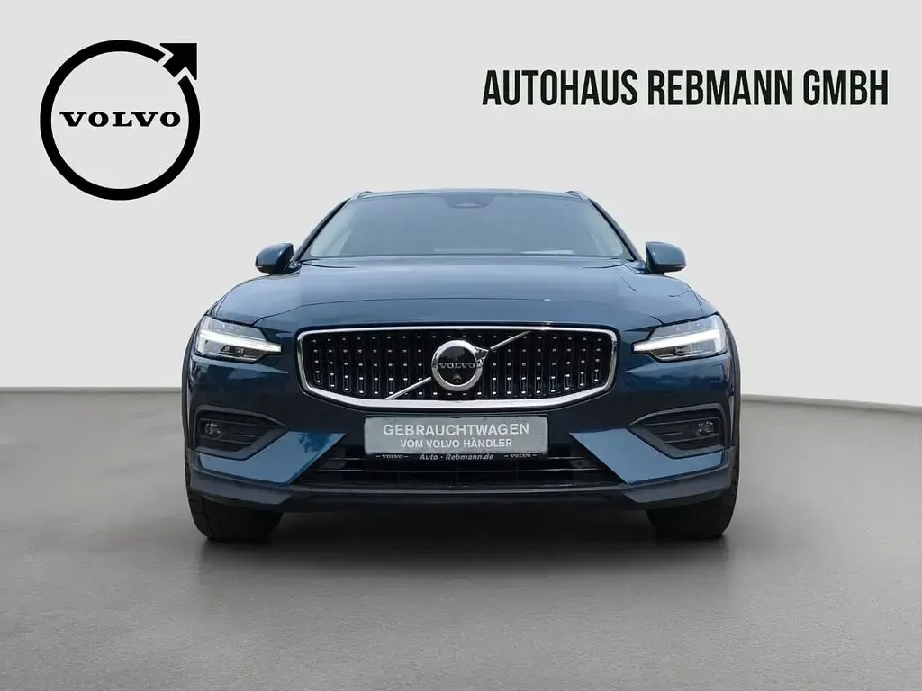 Gebraucht Volvo V60 CC Ultimate 250 PS (183 kW) 2024 Blau Kombi