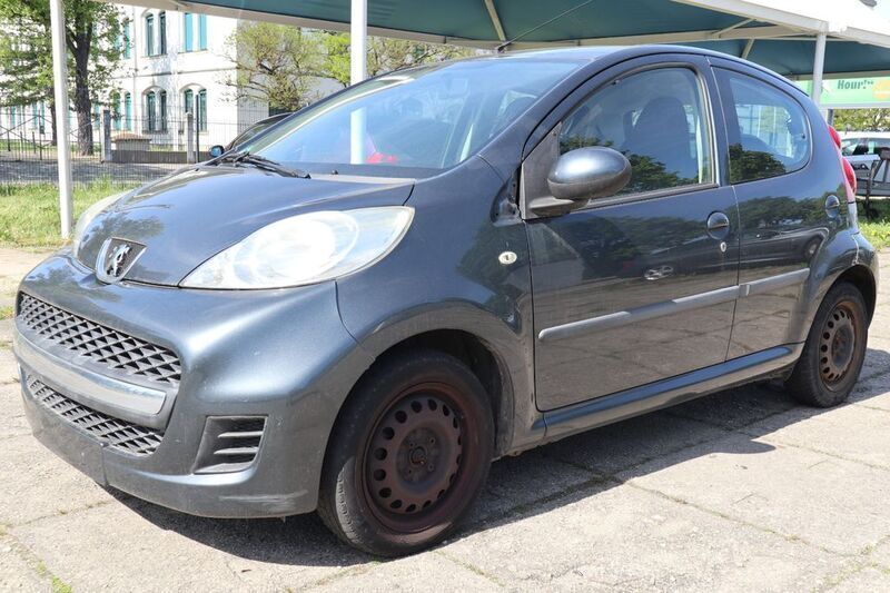Grau Gebraucht 2009 Peugeot 107 Filou Kleinwagen | 595 € (Superpreis) - Bild 1/4