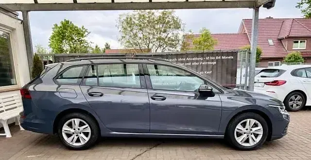 Gebraucht VW Golf VIII Life 110 PS (80 kW) 2022 Grau Kombi