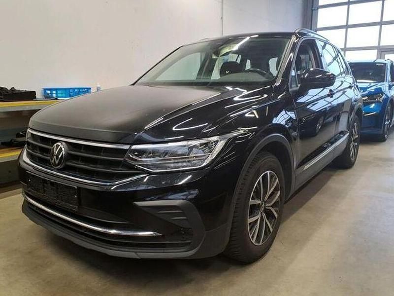 Schwarz Gebraucht 2023 VW Tiguan Life SUV | 22.740 € (Guter Preis) - Bild 1/3