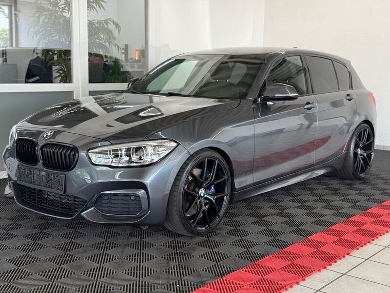 Grau Gebraucht 2016 BMW M140 M Sport Limousine | 27.190 € (Superpreis) - Bild 1/4