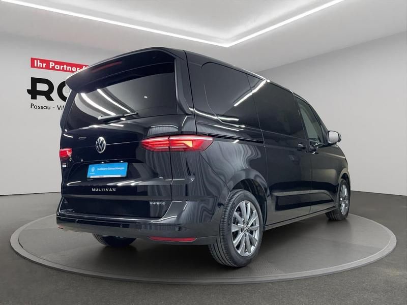 Second-hand VW Multivan Energetic 218 CP (160 kW) 2023 Negru Monovolum