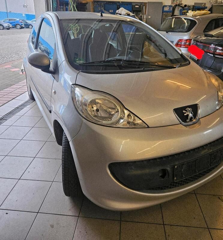 Silber Gebraucht 2005 Peugeot 107 Filou Kleinwagen | 1.600 € (Fairer Preis) - Bild 1/4