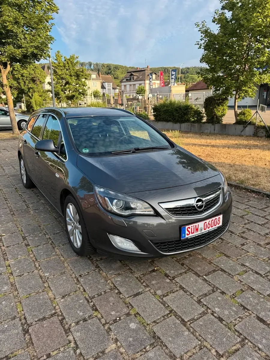 Gebraucht Opel Astra 165 PS (121 kW) 2012 Grau Kombi
