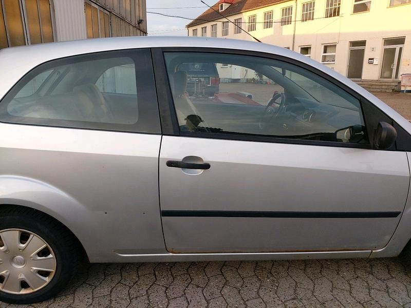 Gebraucht Ford Fiesta 80 PS (58 kW) 2003 Silber Kleinwagen