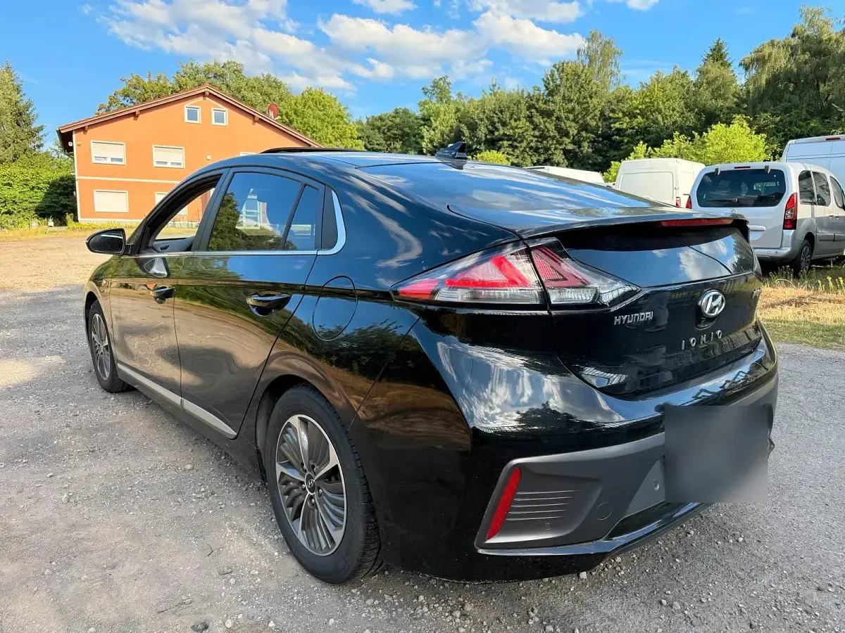 Gebraucht Hyundai Ioniq 141 PS (103 kW) 2020 Schwarz Kleinwagen