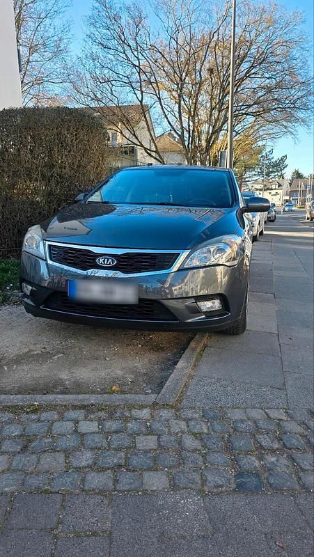 Gebraucht Kia Ceed 80 PS (58 kW) 2010 Grau Kleinwagen