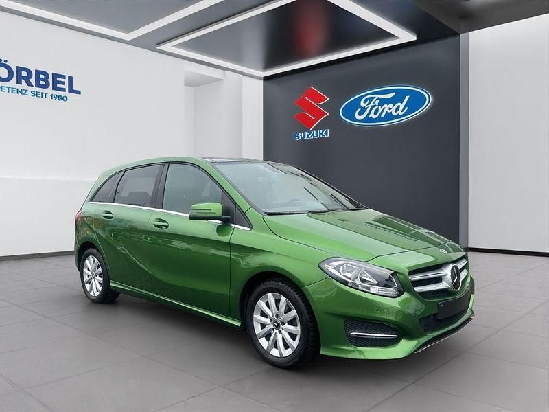 Gebraucht Mercedes B200 Style 156 PS (114 kW) 2018 Grün Kleinwagen