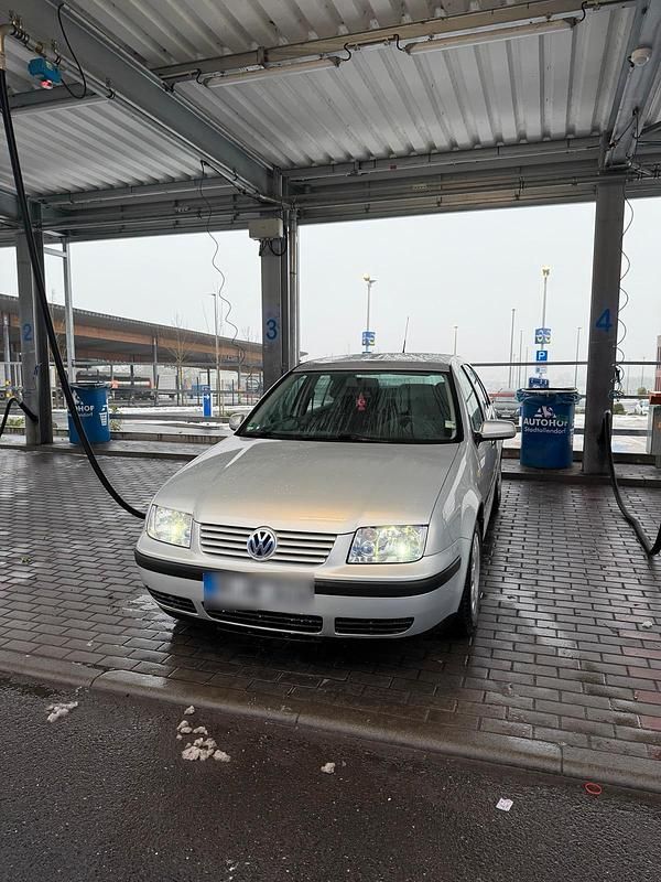 Second-hand VW Bora 101 CP (74 kW) 1999 Argintiu Berlinǎ