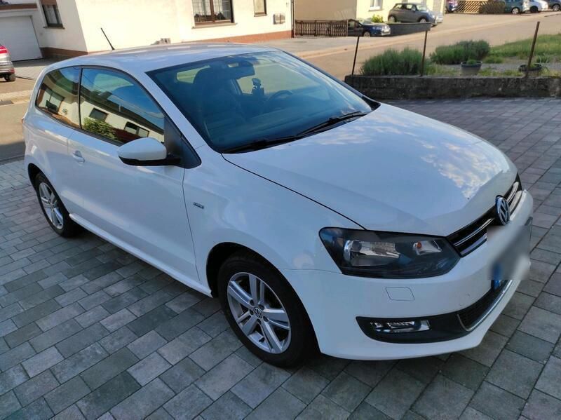 Weiß Gebraucht 2014 VW Polo Life Kleinwagen | 3.700 € (Fairer Preis) - Bild 1/4