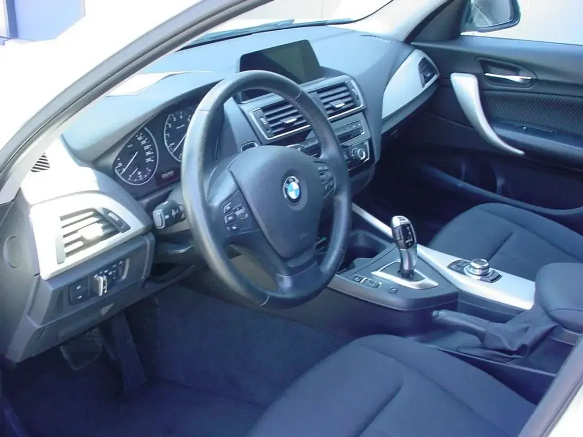 Gebraucht BMW 118 Sport Line 136 PS (100 kW) 2016 Weiß Kleinwagen