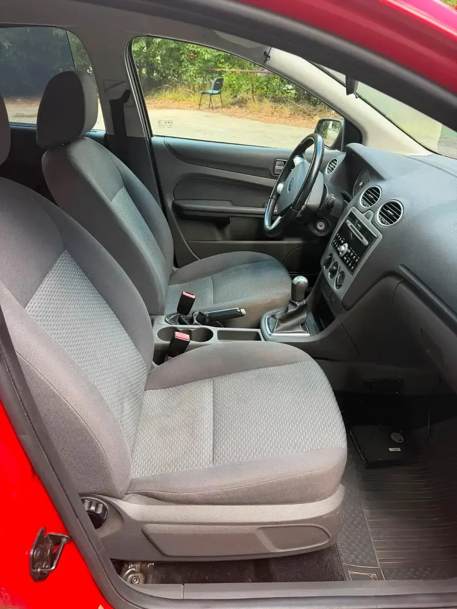 Gebraucht Ford Focus 95 PS (69 kW) 2005 Rot Kombi