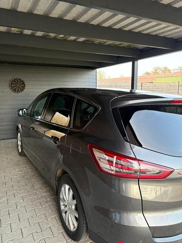 Gebraucht Ford S-MAX Titanium 190 PS (139 kW) 2017 Grau Van / Kleinbus