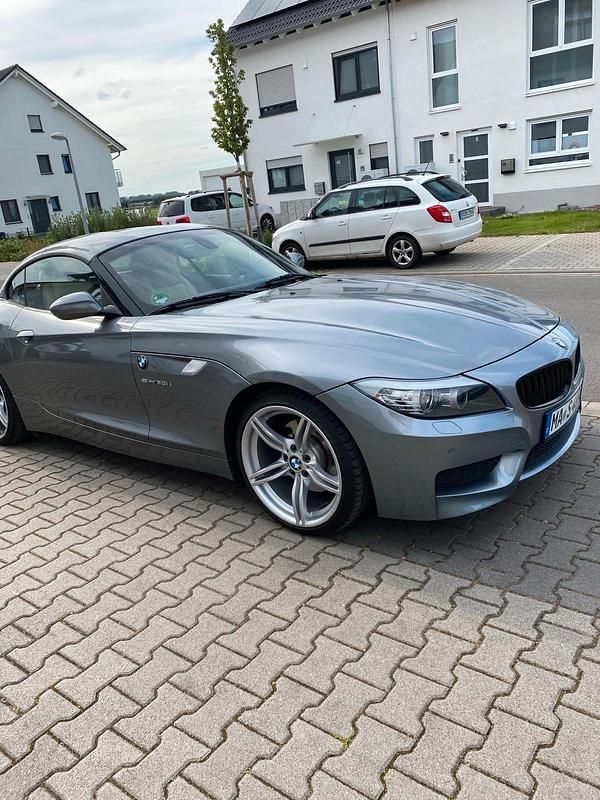 Grau Gebraucht 2011 BMW Z4 M Sport Cabrio | 13.900 € (Guter Preis) - Bild 1/4
