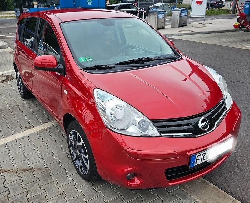 Rot Gebraucht 2009 Nissan Note Tekna Van / Kleinbus | 6.499 € (Teuer) - Bild 1/4