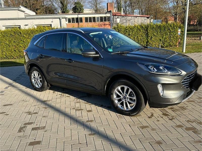 Gebraucht Ford Kuga Titanium 224 PS (164 kW) 2021 Grau SUV