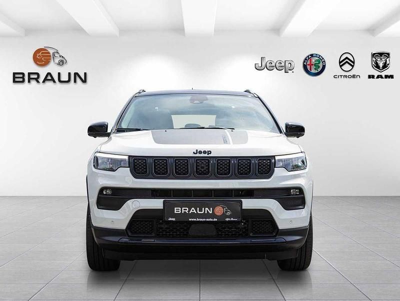 Neu Jeep Compass North 131 PS (96 kW) 2025 Alpine white/dach schwarz SUV