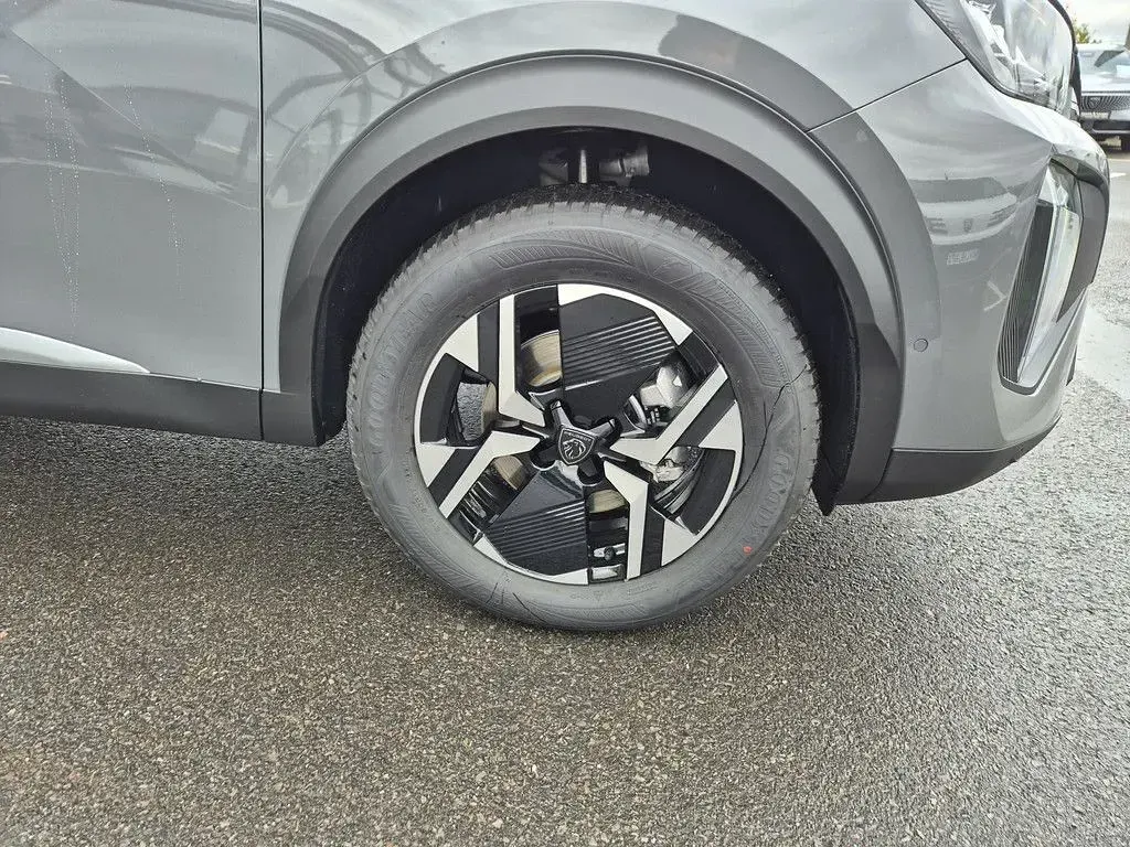 Gebraucht Peugeot 2008 Allure 145 PS (106 kW) 2025 Grau SUV
