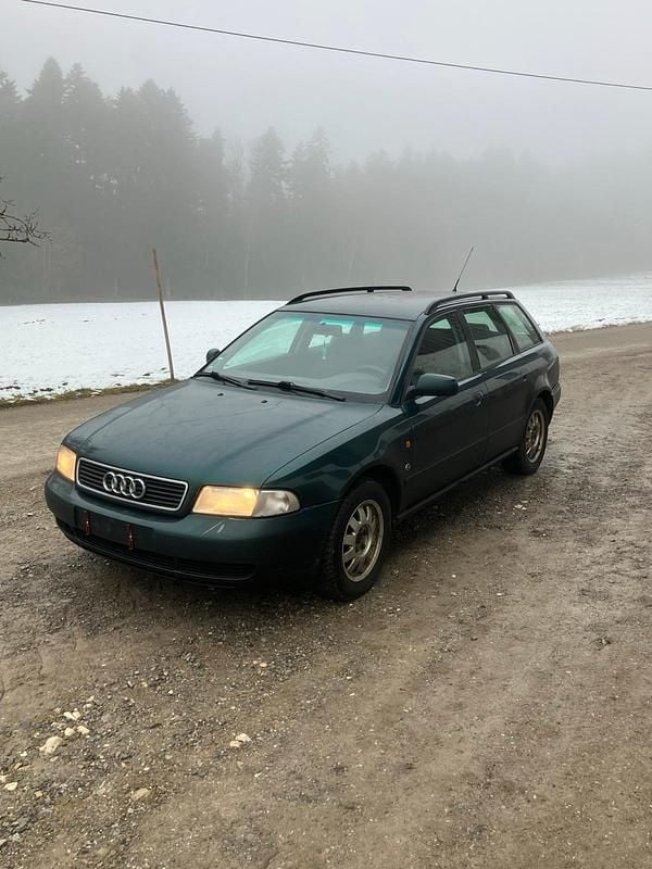 Grün Gebraucht 1996 Audi A4 Kombi | 250 € (Superpreis) - Bild 1/4