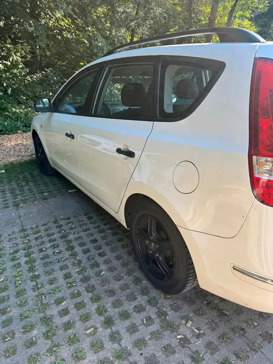 Gebraucht Hyundai i30 90 PS (66 kW) 2009 Weiß Kombi