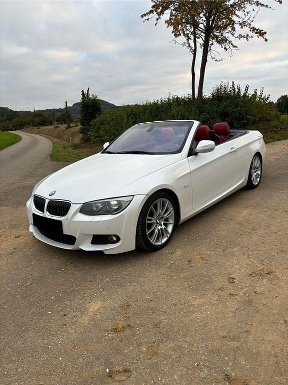 Weiß Gebraucht 2011 BMW 335 Cabriolet M Sport Cabrio | 22.500 € (Fairer Preis) - Bild 1/4