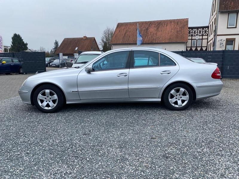 Gebraucht Mercedes E240 Avantgarde 177 PS (130 kW) 2005 Silber Limousine