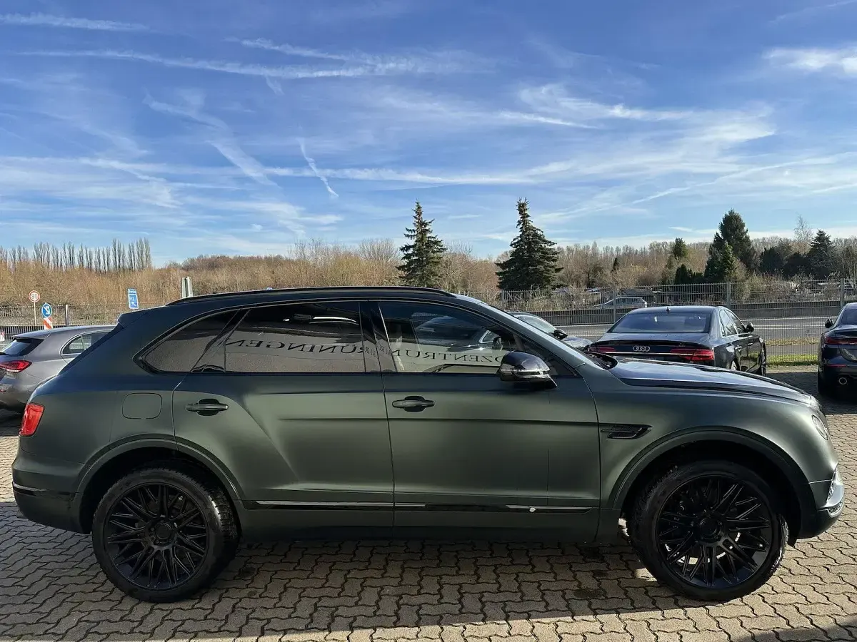 Begagnad Bentley Bentayga 608 HK (447 kW) 2016 Blå SUV