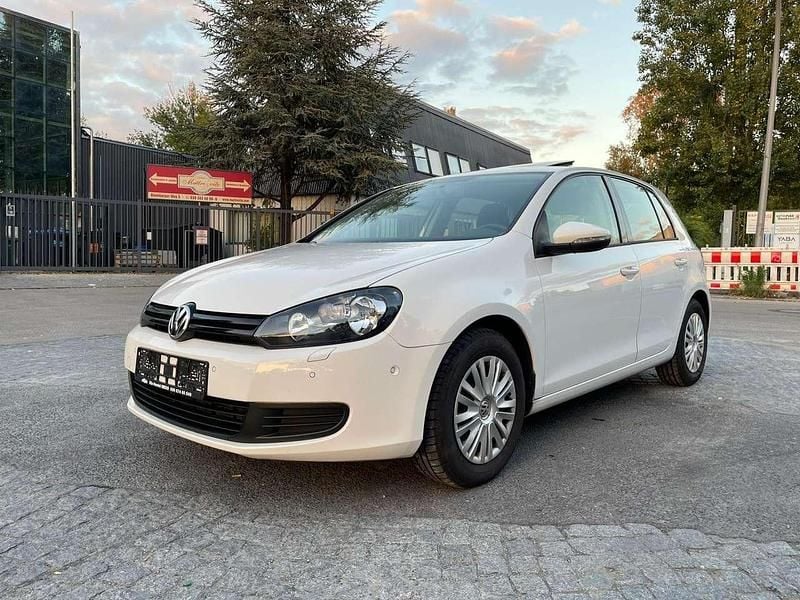 Candyweiss Gebraucht 2012 VW Golf VII Trendline Kleinwagen | 6.500 € (Superpreis) - Bild 1/4