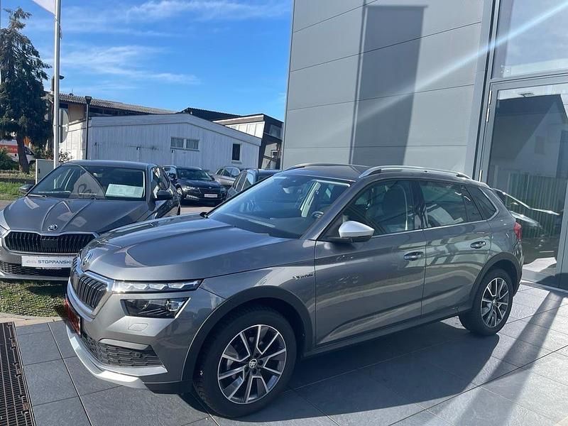 Grau Gebraucht 2022 Skoda Kamiq ScoutLine SUV | 24.700 € (Fairer Preis) - Bild 1/4