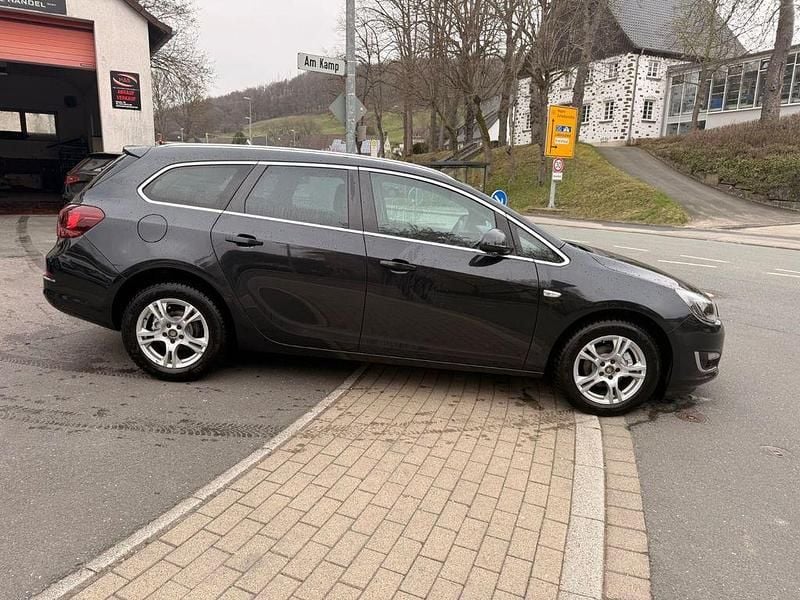 Gebraucht Opel Astra Exklusiv 140 PS (102 kW) 2014 Schwarz Kombi