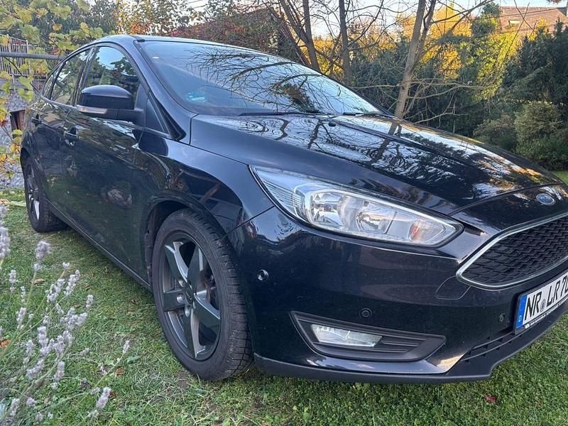 Schwarz Gebraucht 2015 Ford Focus Business Edition Limousine | 6.500 € (Guter Preis) - Bild 1/4