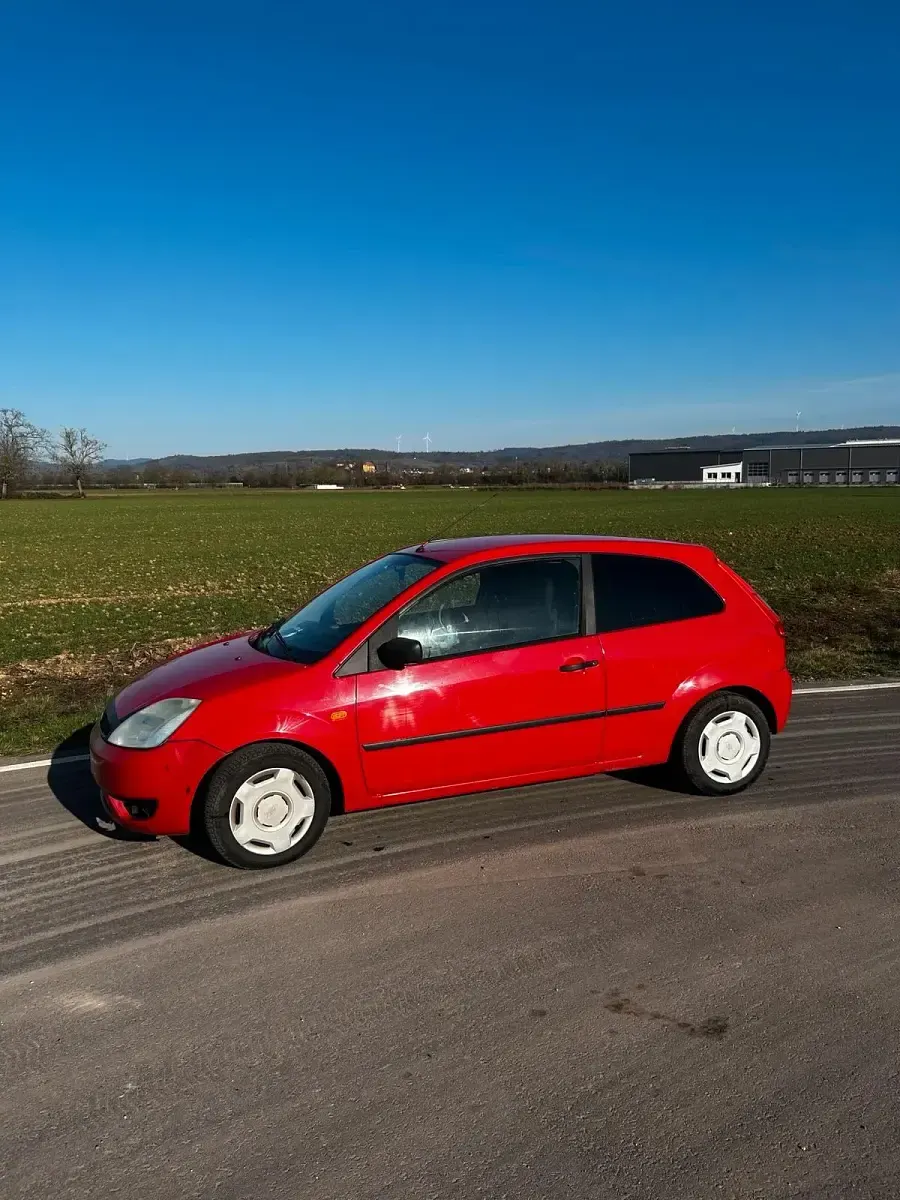 Gebraucht Ford Fiesta 60 PS (44 kW) 2005 Rot Kleinwagen