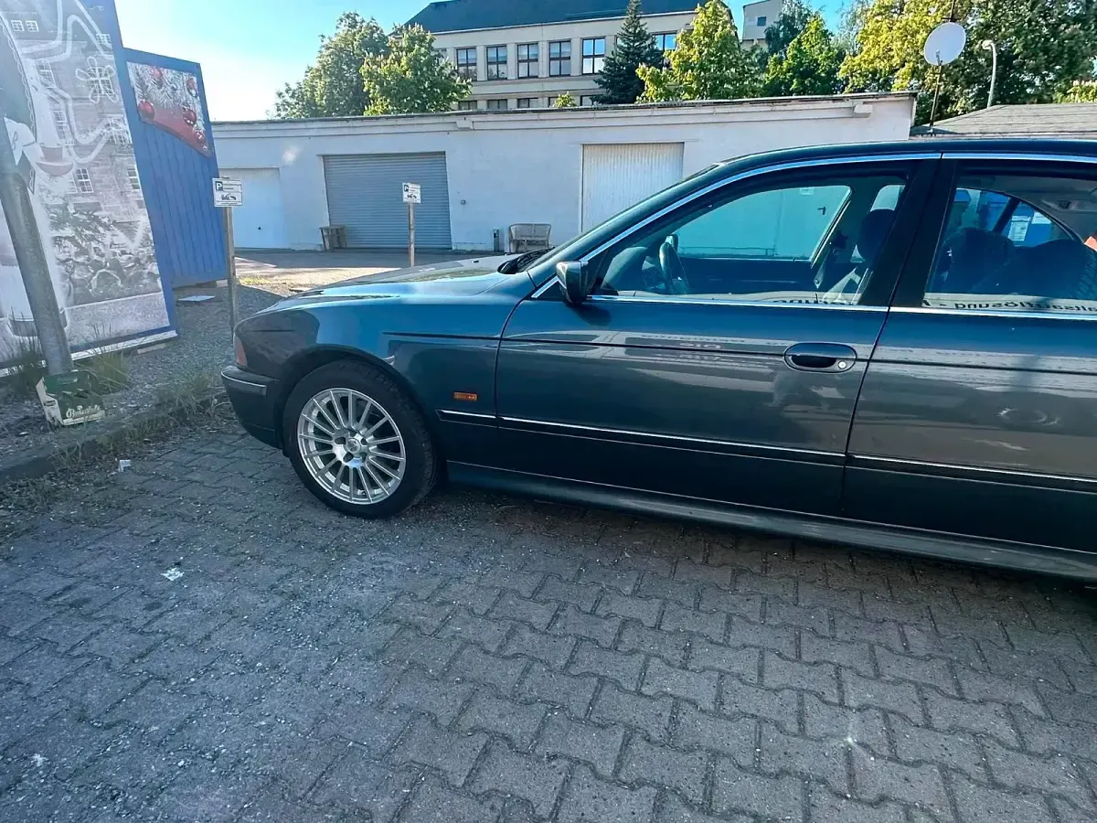 Gebraucht BMW 520 2001 Grau Limousine