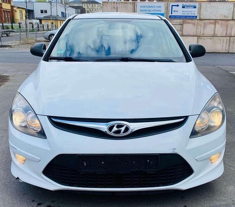 Gebraucht Hyundai i30 Classic 90 PS (66 kW) 2009 Weiß Limousine