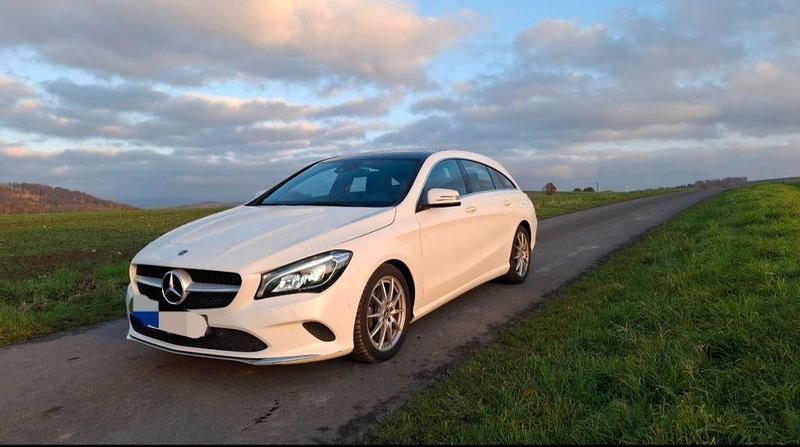 Gebraucht Mercedes CLA220 Shooting Brake 177 PS (130 kW) 2017 Schwarz Kombi