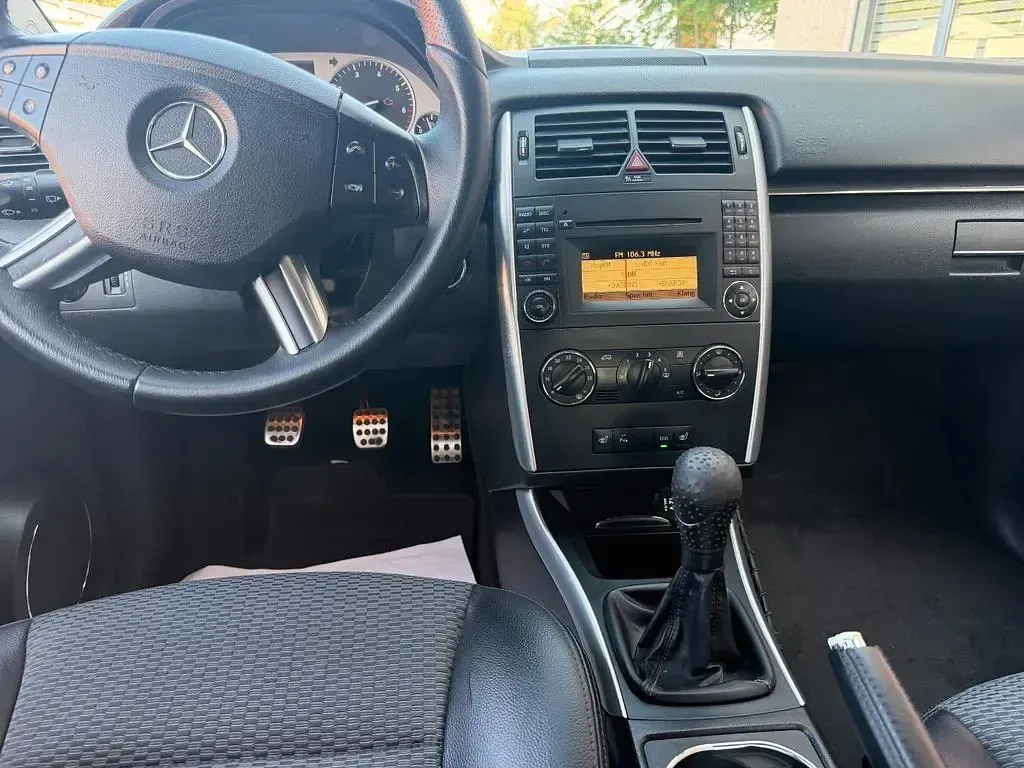 Gebraucht Mercedes B160 95 PS (69 kW) 2011 Schwarz Kleinwagen