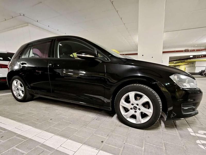 Schwarz Gebraucht 2014 VW Golf VII Comfortline Kleinwagen | 12.900 € (Fairer Preis) - Bild 1/4