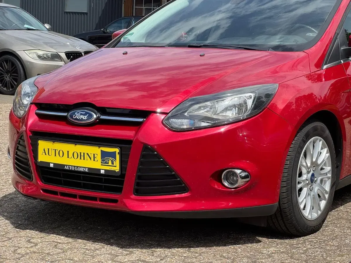 Gebraucht Ford Focus Titanium 116 PS (85 kW) 2011 Rot Limousine