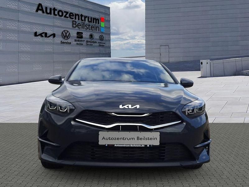 Neu Kia Ceed 140 PS (102 kW) 2025 Grau Kleinwagen