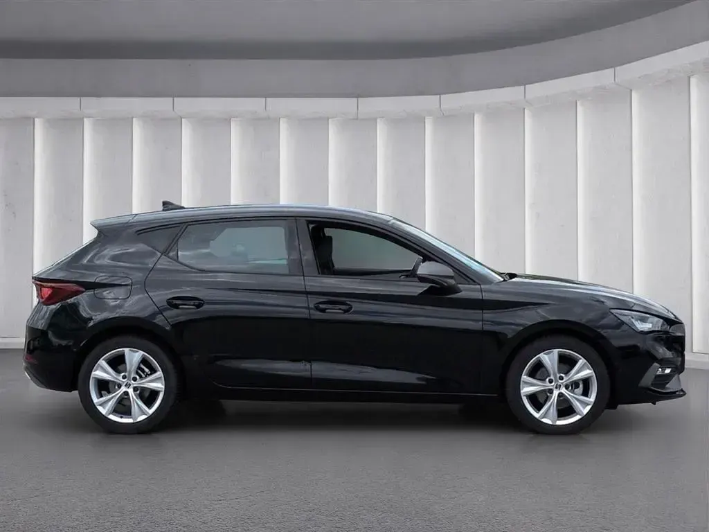 Używany Seat Leon FR 150 KM (110 kW) 2025 Czarny Sedan/Limuzyna