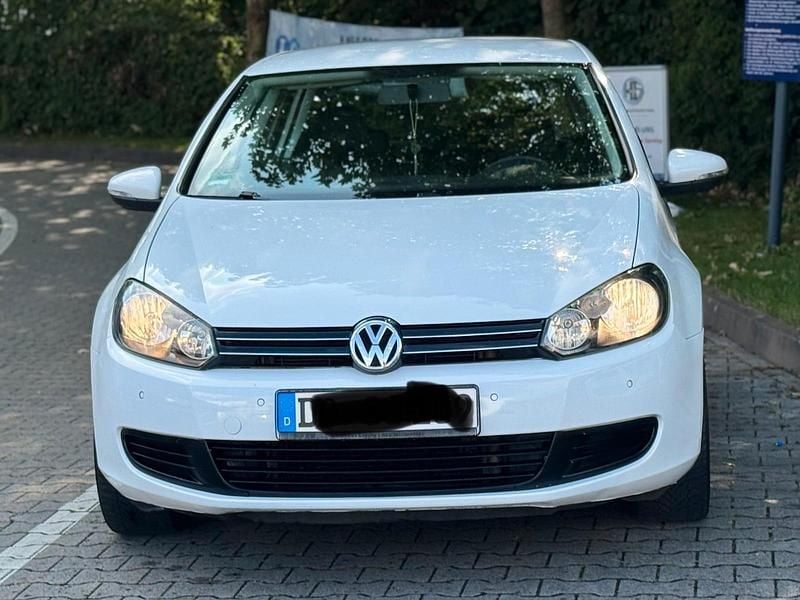 Weiß Gebraucht 2009 VW Golf VI Kleinwagen | 5.599 € (Fairer Preis) - Bild 1/4