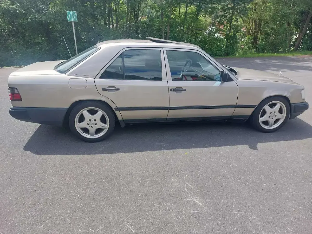 Gebraucht Mercedes E260 160 PS (117 kW) 1988 Limousine