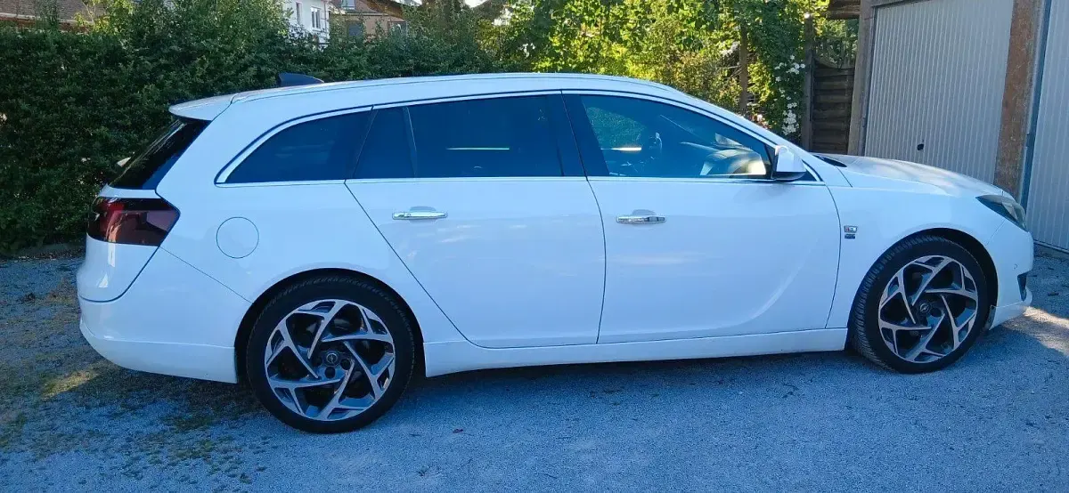 Gebraucht Opel Insignia 170 PS (125 kW) 2016 Weiß Kombi