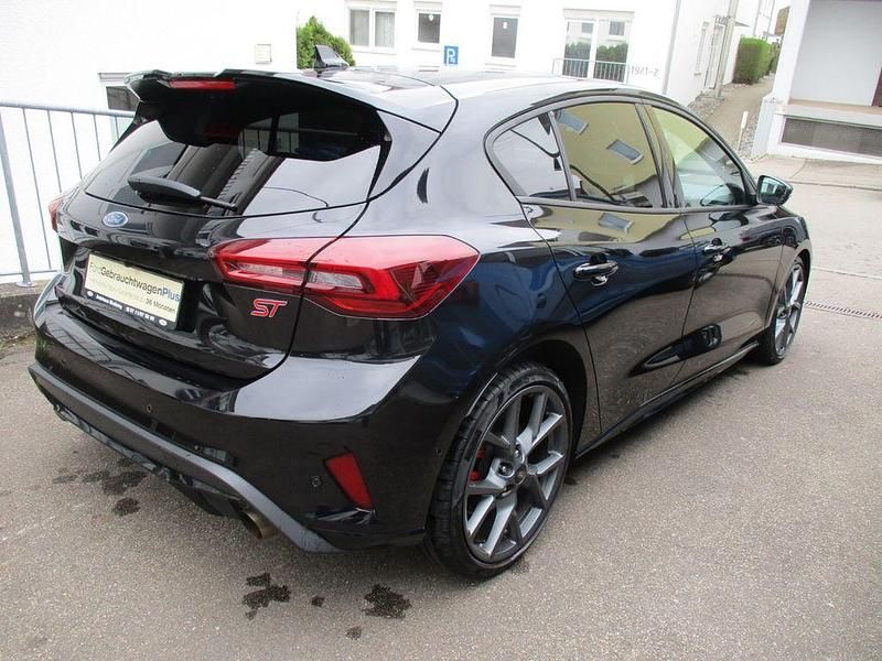 Używany Ford Focus ST 280 KM (205 kW) 2022 Czarny Sedan/Limuzyna