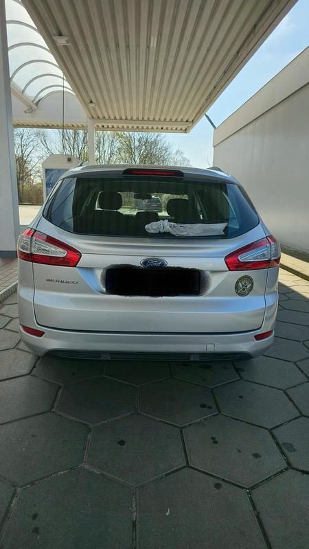 Gebraucht Ford Mondeo 125 PS (91 kW) 2013 Silber Kombi